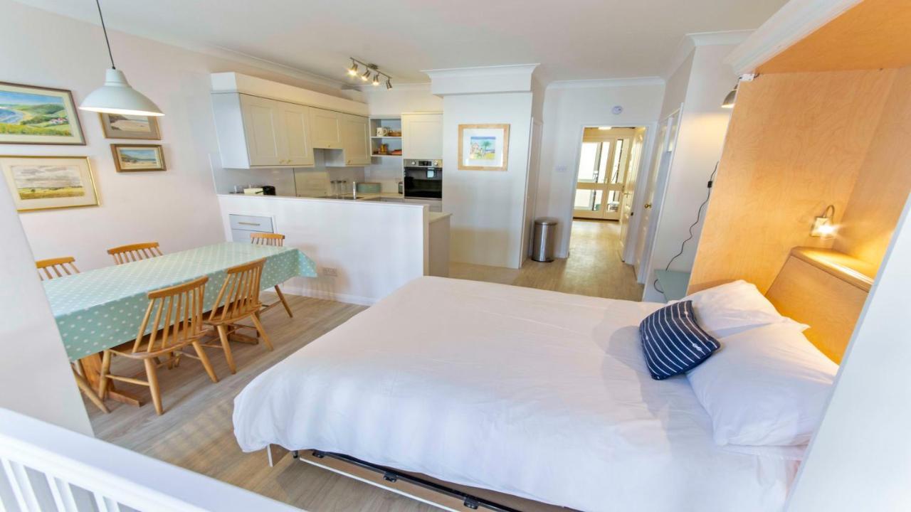 Clifton Court Apt 16 With Indoor Heated Pool & Sea Views Apartamento Croyde Exterior foto