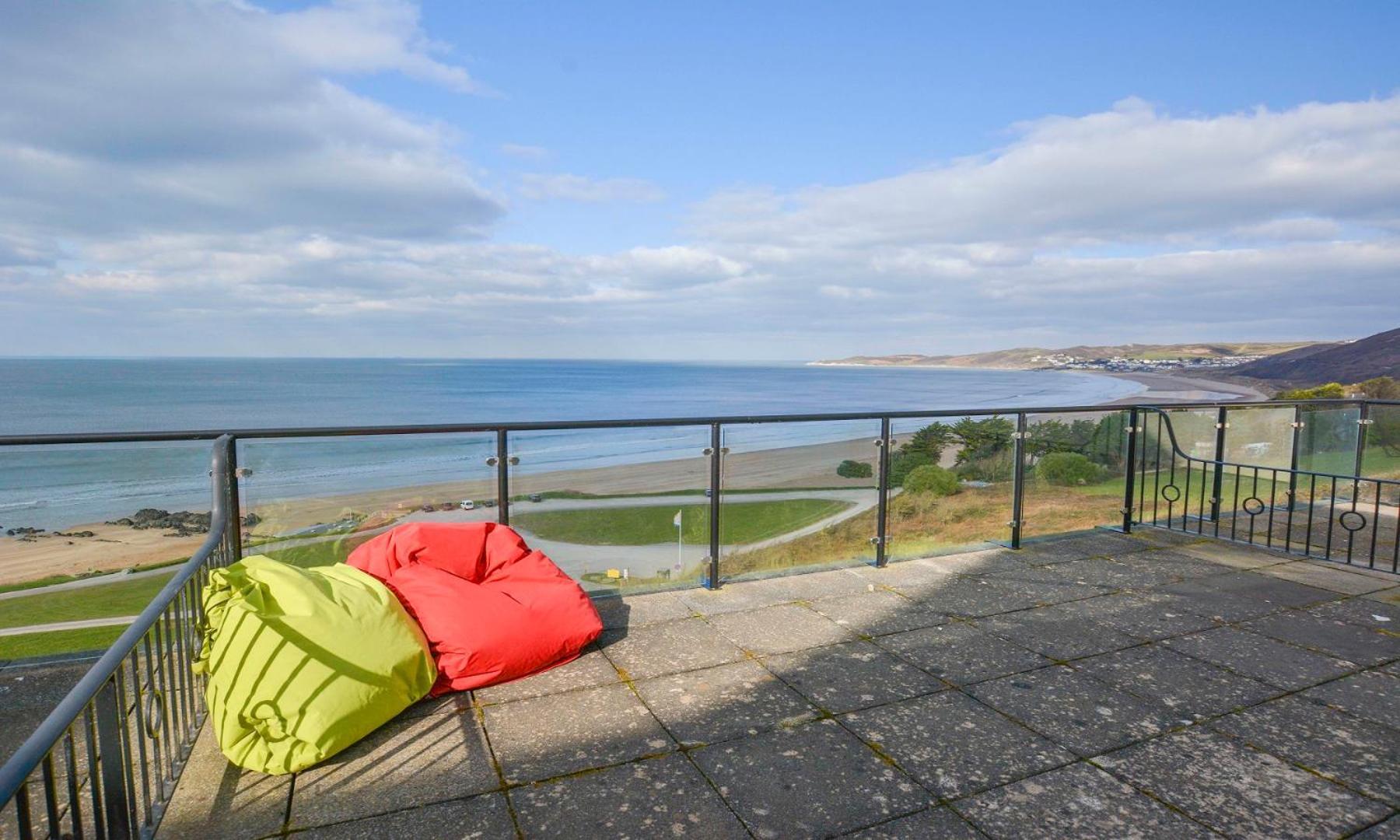 Clifton Court Apt 16 With Indoor Heated Pool & Sea Views Apartamento Croyde Exterior foto